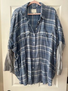 American Eagle Outfitters Blue & White Plaid Button-Down Shirt